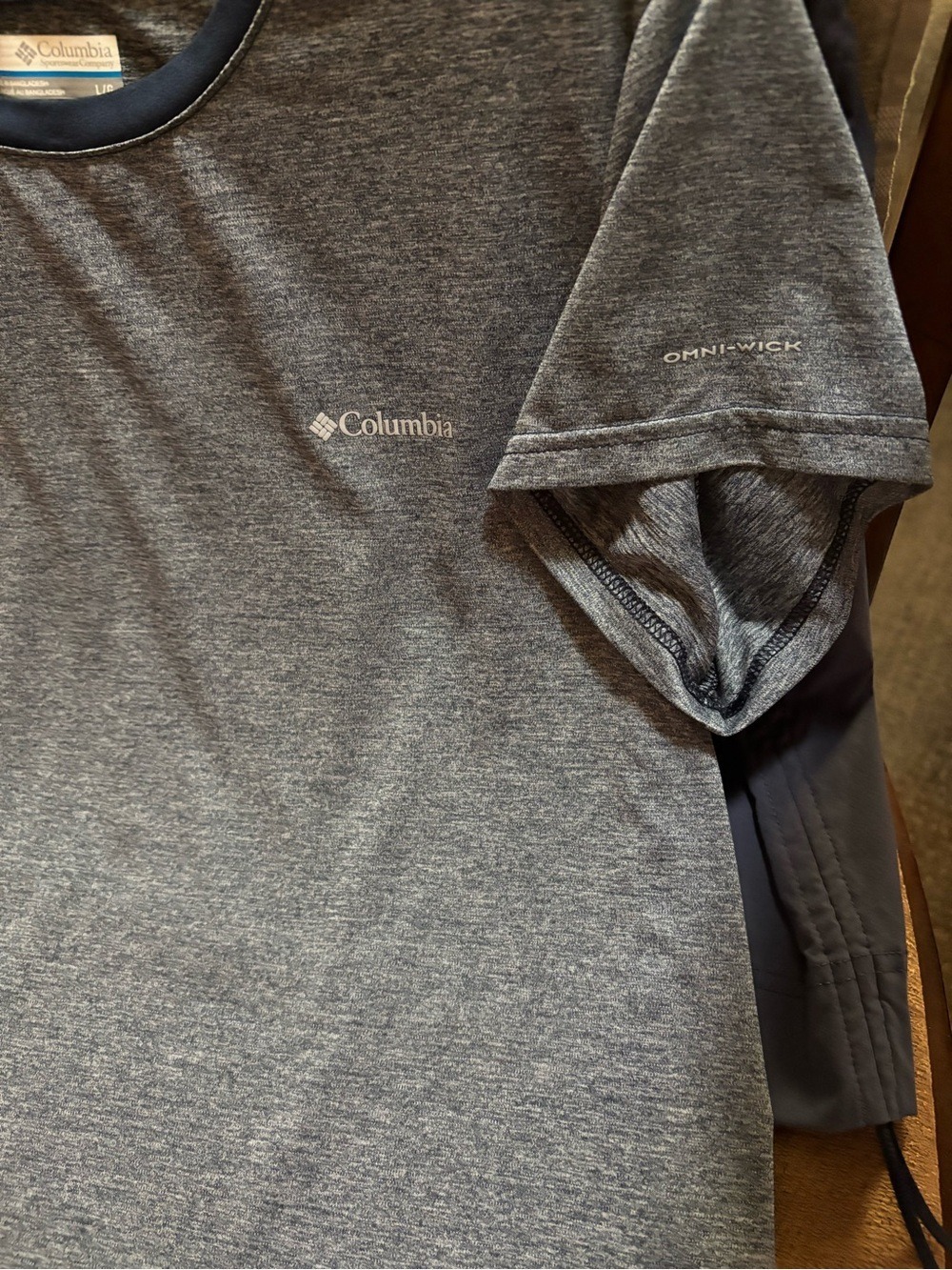 Columbia Women’s Heather Charcoal Short-Sleeve Performance Tee - Picture 4 of 4